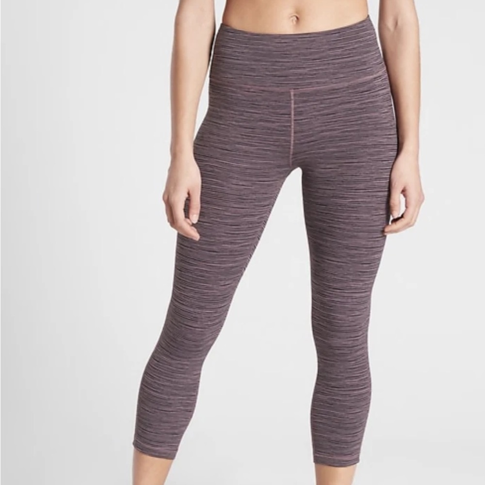 Athleta Ultimate Linear Lines Capri,Black/ Volcanic Violet SIZE Small